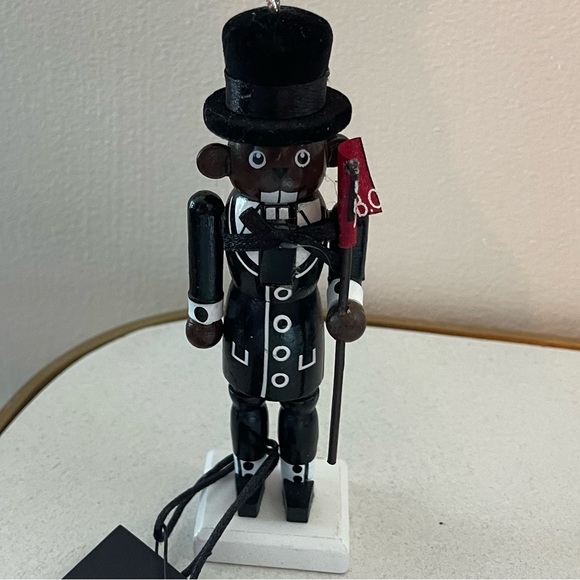 Rare Hudson’s Bay nutcracker beaver with top hat traditional Christmas ornament - Picture 3 of 9